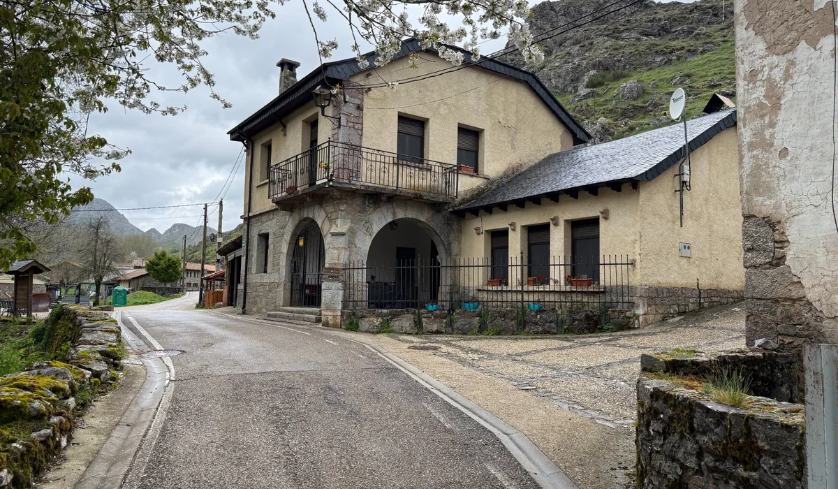 Caseta de recepción Cueva de Llamazares